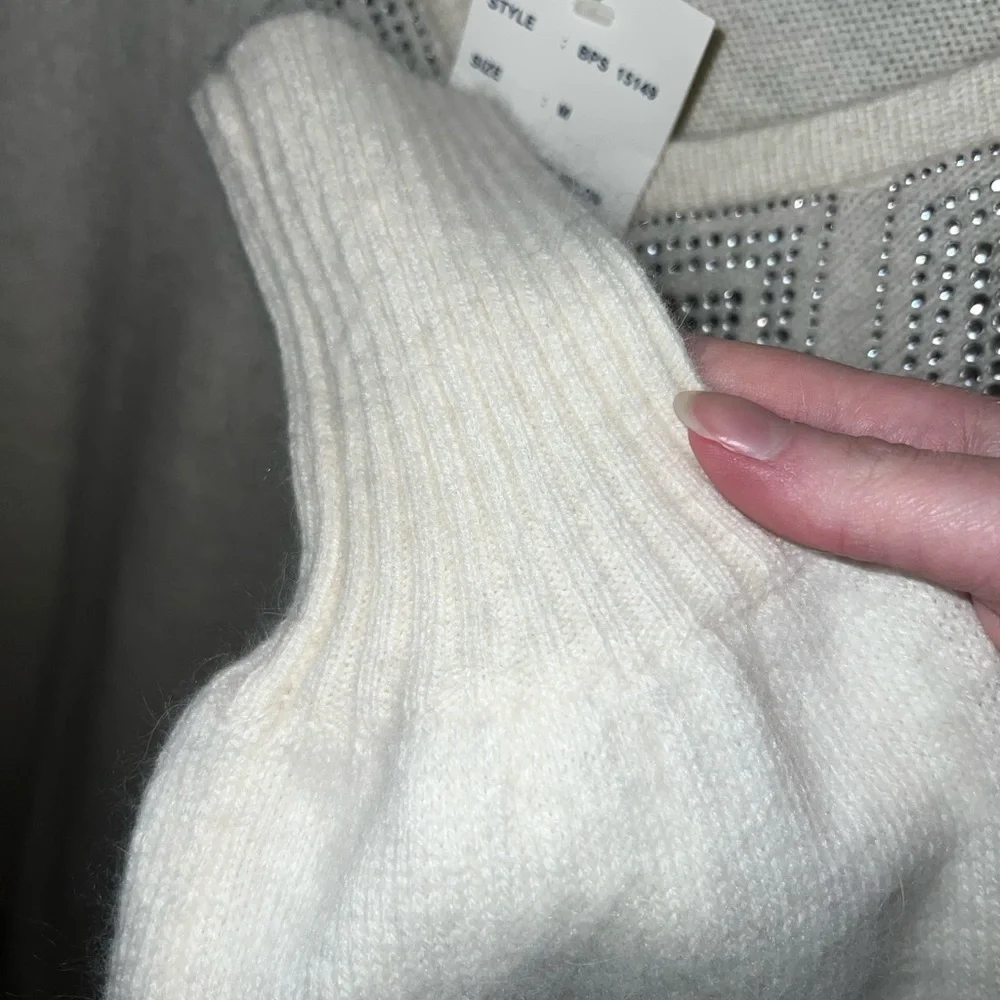 CLEARANCE NWT Boston Proper Women’s Medium White Bedazzled V-Neck Angora Sweater - Picture 7 of 10